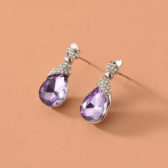 Purple Amethyst and Silver Water Drop Necklace And Earrings Jewelry Set - Picture 9 of 12